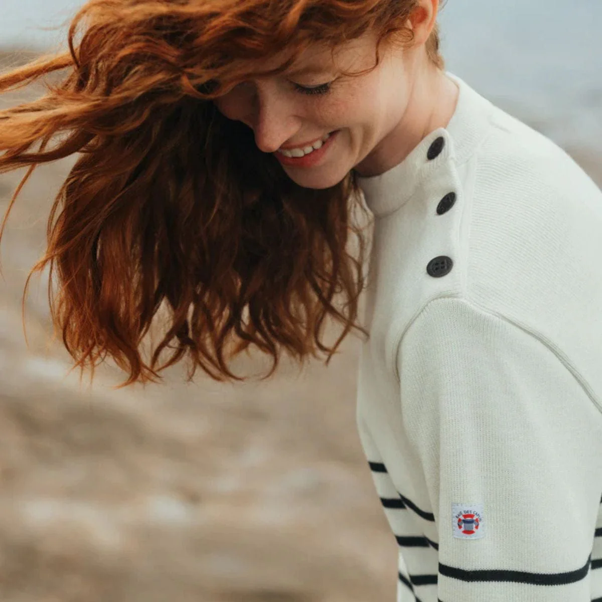 Pull marin femme écru et bleu marine - Image 3