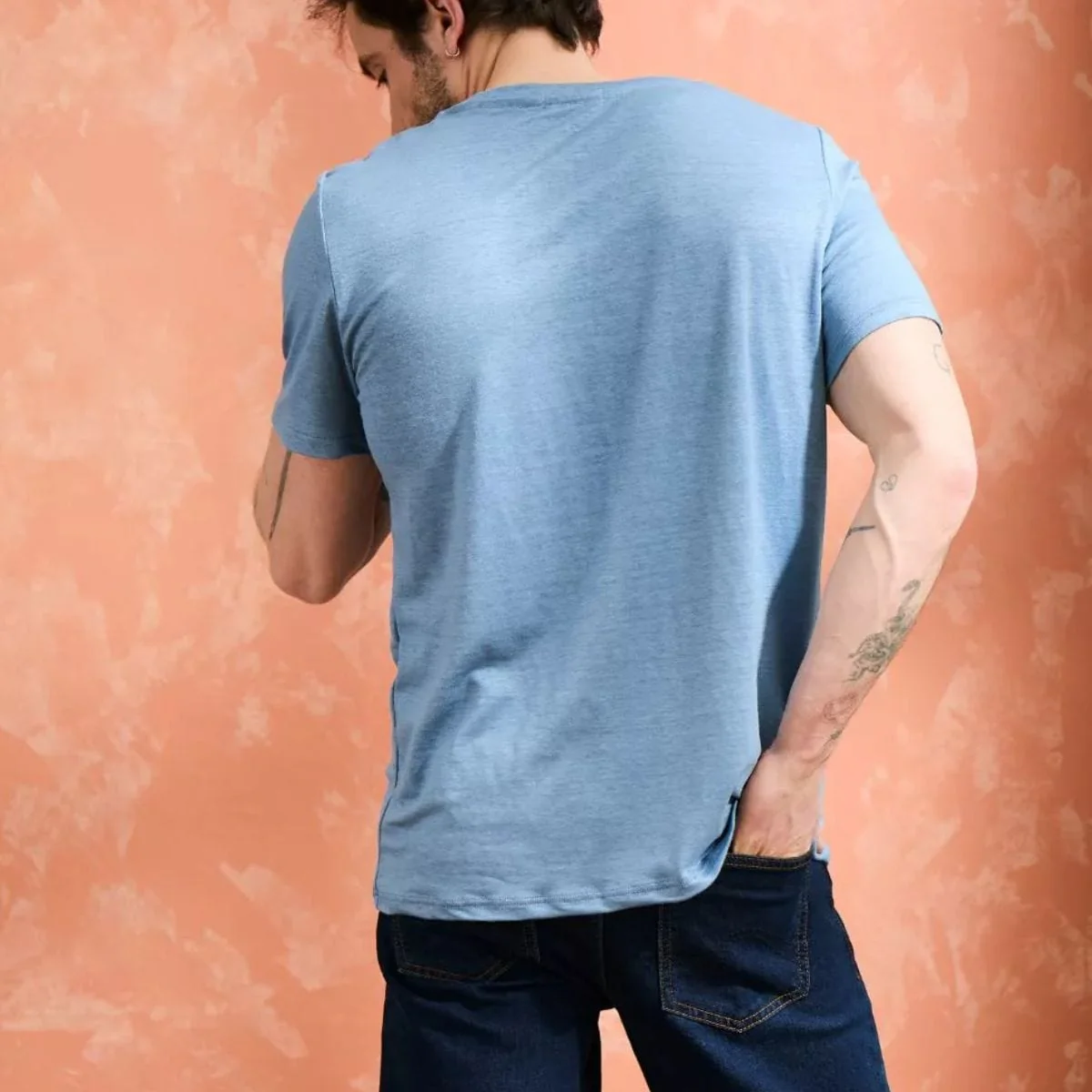 T-shirt en lin homme Col V Bleu ciel - Image 4