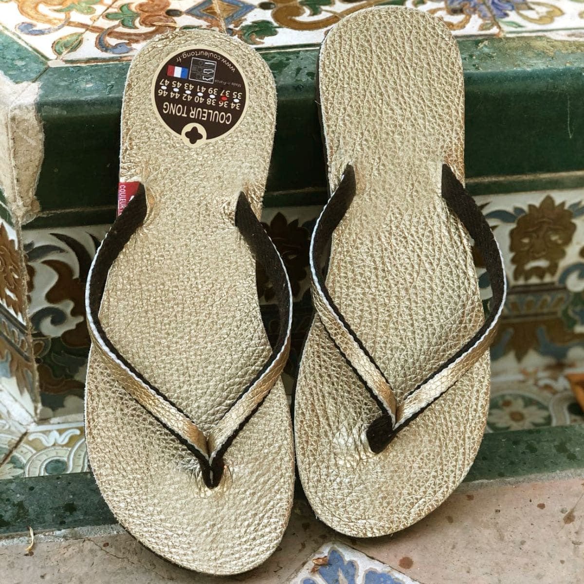 Tong en cuir femme dorée - Image 3